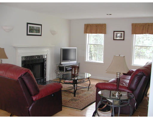 7 Tyler Lane Ashland, MA 01721 - Photo 3 of 28 Gallery Image 3