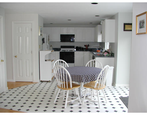 7 Tyler Lane Ashland, MA 01721 - Photo 5 of 28 Gallery Image 5
