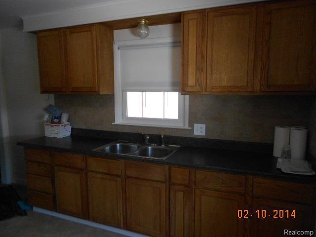 3398 South Custer Road Monroe, MI 48161 - Photo 6 of 22 DSCN2325.jpg