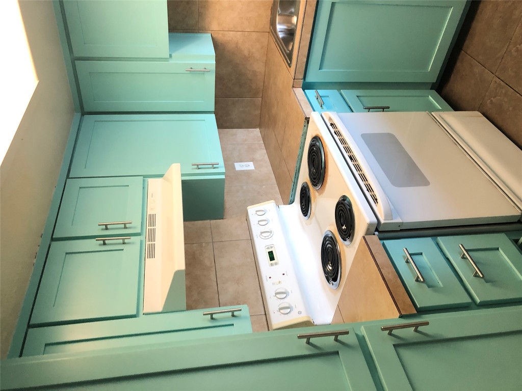 7302 Duval Street, Unit 141 Austin, TX 78752 - Photo 6 of 14 a kitchen with a stove and a sink