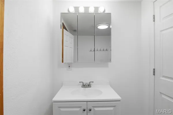 $1,875 | 921 Vine Street, Collinsville, IL 62234