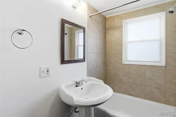 $1,875 | 921 Vine Street, Collinsville, IL 62234