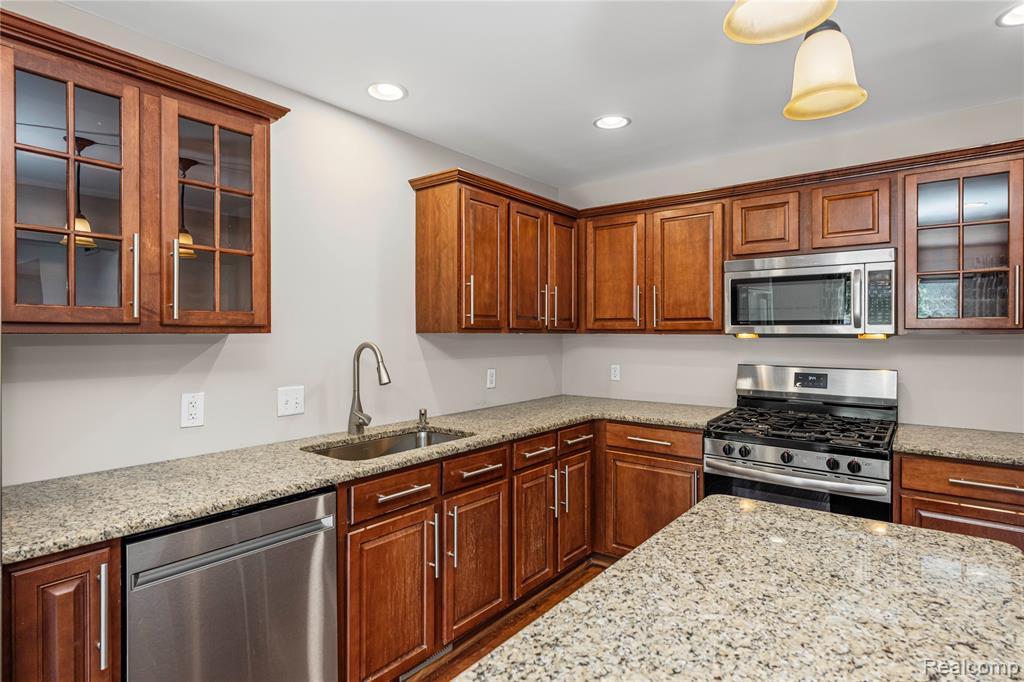 740 Eastbridge Court Rochester Hills, MI 48307 - Photo 14 of 43