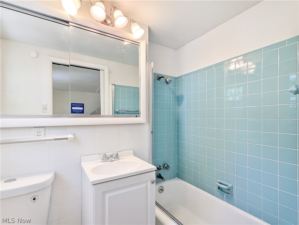 4135 Eastway Road Cleveland, OH 44121 - Photo 17 of 21