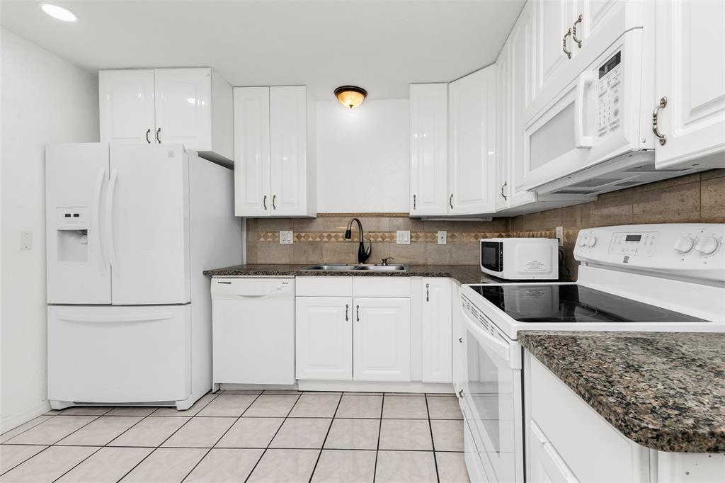 2209 Woodmere Road Venice, FL 34293 - Photo 16 of 32