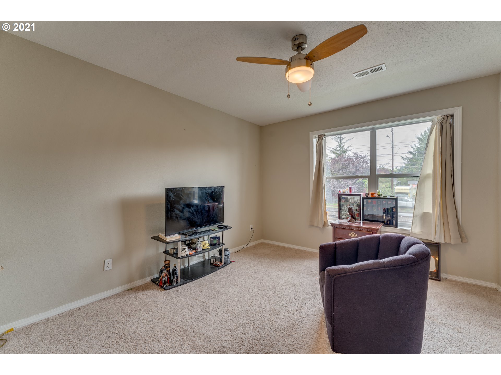14134 East Burnside Street, Unit 4 Portland, OR 97233 - Photo 18 of 27 a living room with furniture and a flat screen tv