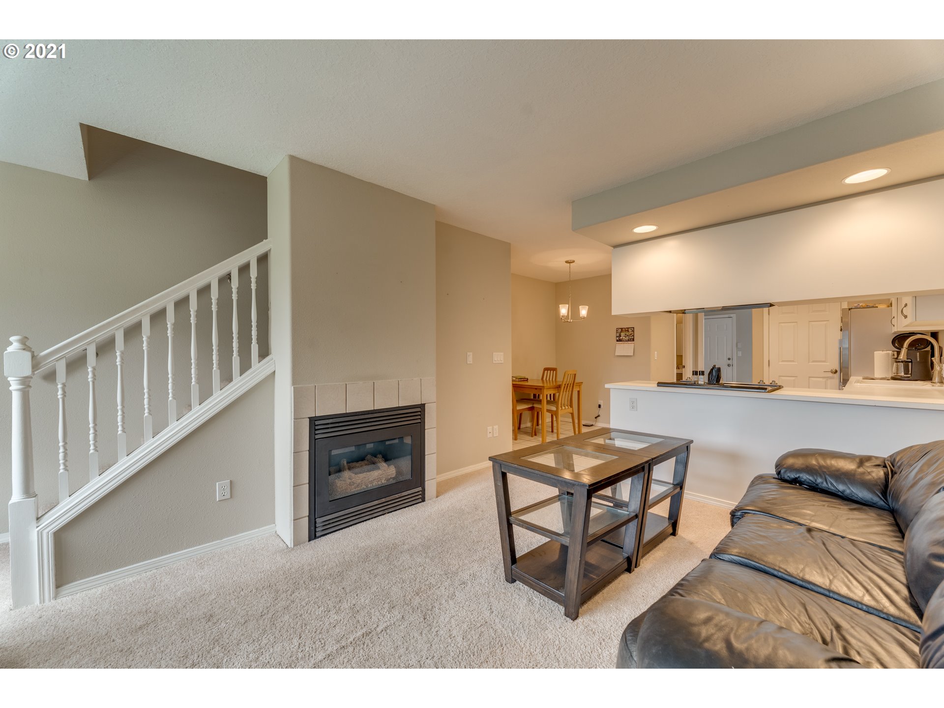 14134 East Burnside Street, Unit 4 Portland, OR 97233 - Photo 4 of 27 a living room with furniture