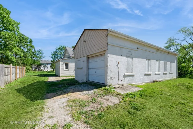 $155,900 | 411 Pleasant Street, Joliet, IL 60436