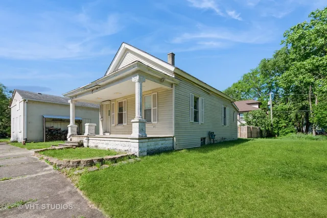 $155,900 | 411 Pleasant Street, Joliet, IL 60436