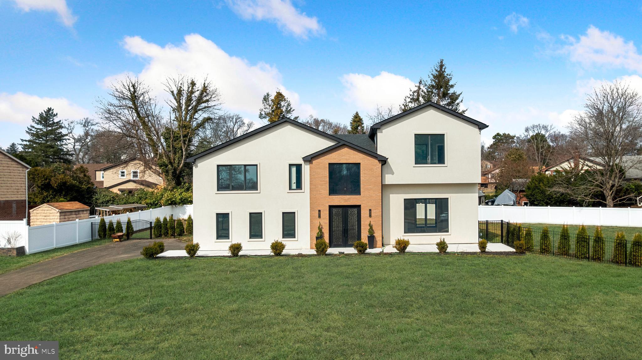 a view of house with a yard