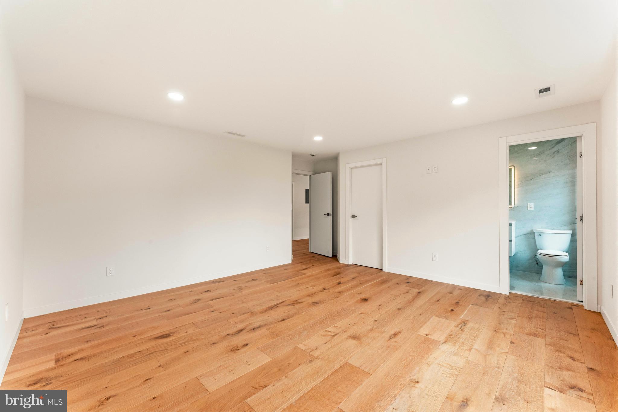 3750 Wheatsheaf Road Huntingdon Valley, PA 19006 - Photo 28 of 45 a big room with a bed and mirror