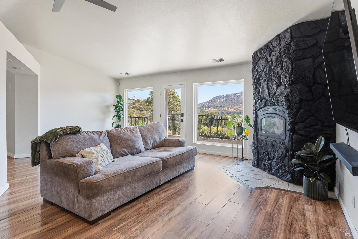 5791 Lake Ridge Road Ukiah, CA 95482 - Photo 4 of 20 Gallery Image 4