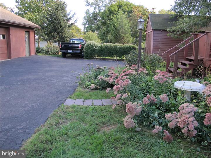 115 West Upper Ferry Road Ewing, NJ 08628 - Photo 16 of 16 Driveway