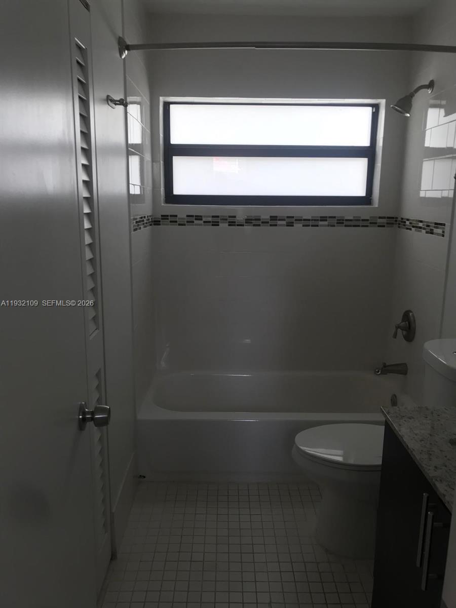 10609 Southwest 113th Place, Unit 87Z Miami, FL 33176 - Photo 17 of 21 a bathroom with a toilet a sink and bath tub