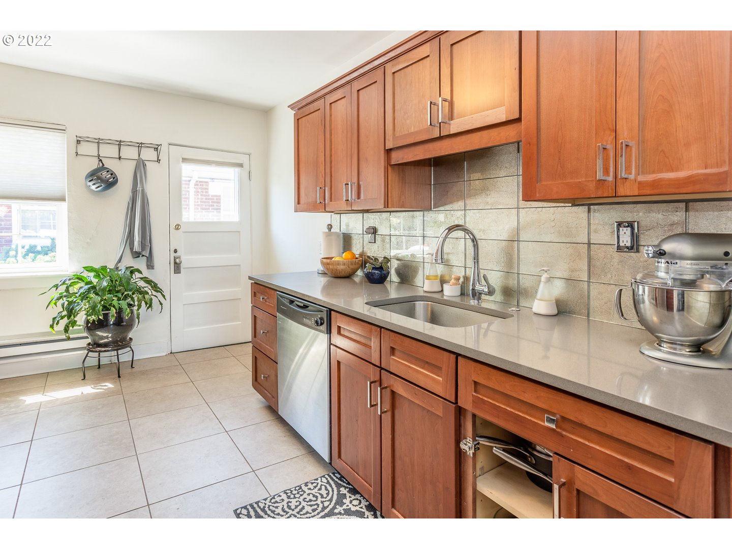 2601 Northwest Raleigh Street, Unit 16 Portland, OR 97210 - Photo 8 of 26 Gallery Image 8