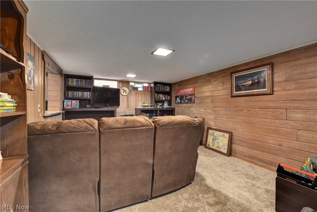 2444 Fenwick Road Cleveland, OH 44118 - Photo 27 of 33