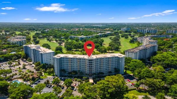 $300,000 | 625 Oaks Drive, Unit 405, Pompano Beach, FL 33069