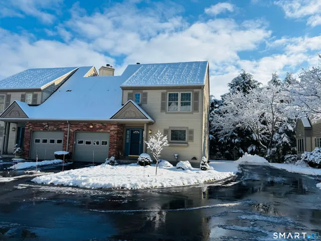 $365,000 | 26 Darling Crossing, Norwich, CT 06360