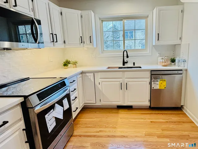 $365,000 | 26 Darling Crossing, Norwich, CT 06360