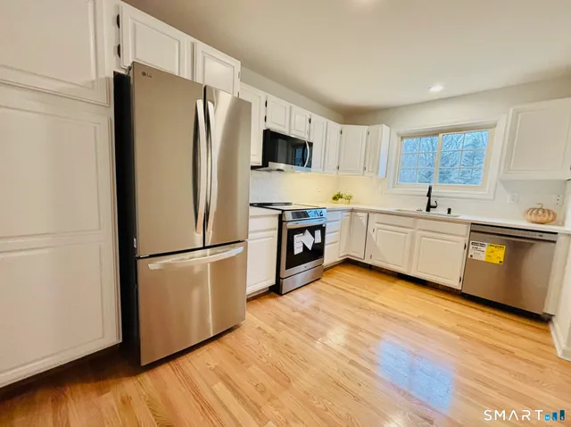 $365,000 | 26 Darling Crossing, Norwich, CT 06360