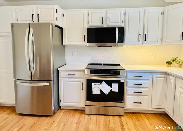 $365,000 | 26 Darling Crossing, Norwich, CT 06360