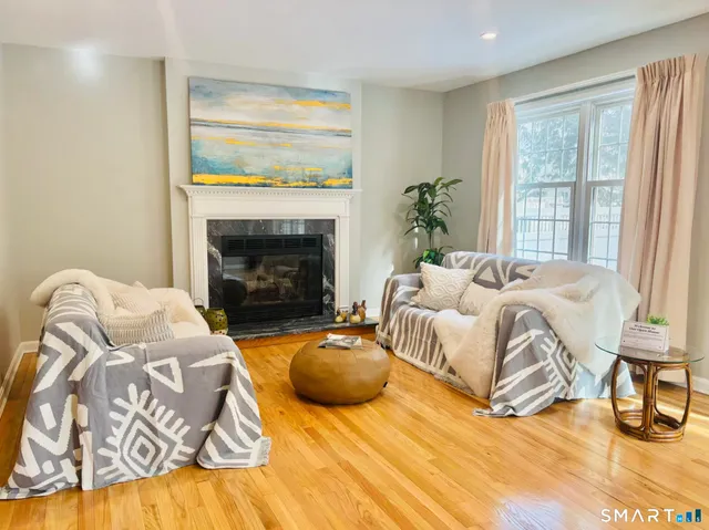 $365,000 | 26 Darling Crossing, Norwich, CT 06360