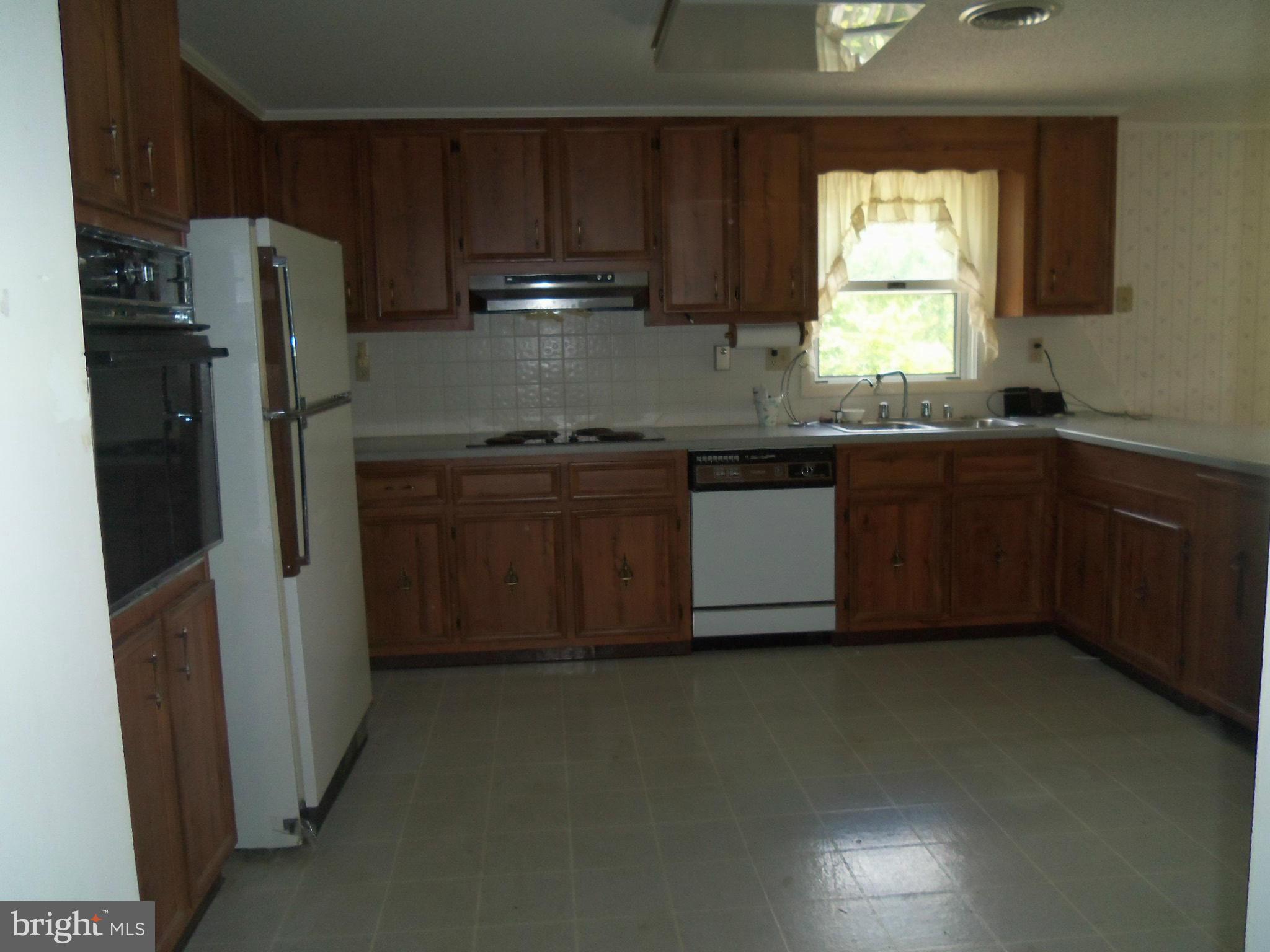 2370 Uniontown Road Westminster, MD 21158 - Photo 8 of 14 Kitchen