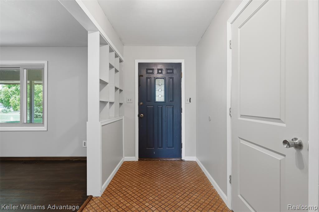 48053 Harris Road Belleville, MI 48111 - Photo 5 of 37