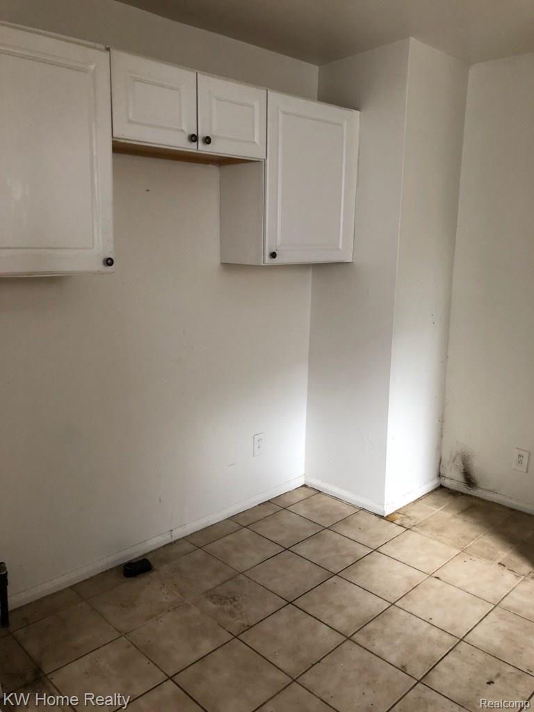16762 Rutherford Street Detroit, MI 48235 - Photo 6 of 10 IMG_07411.jpg