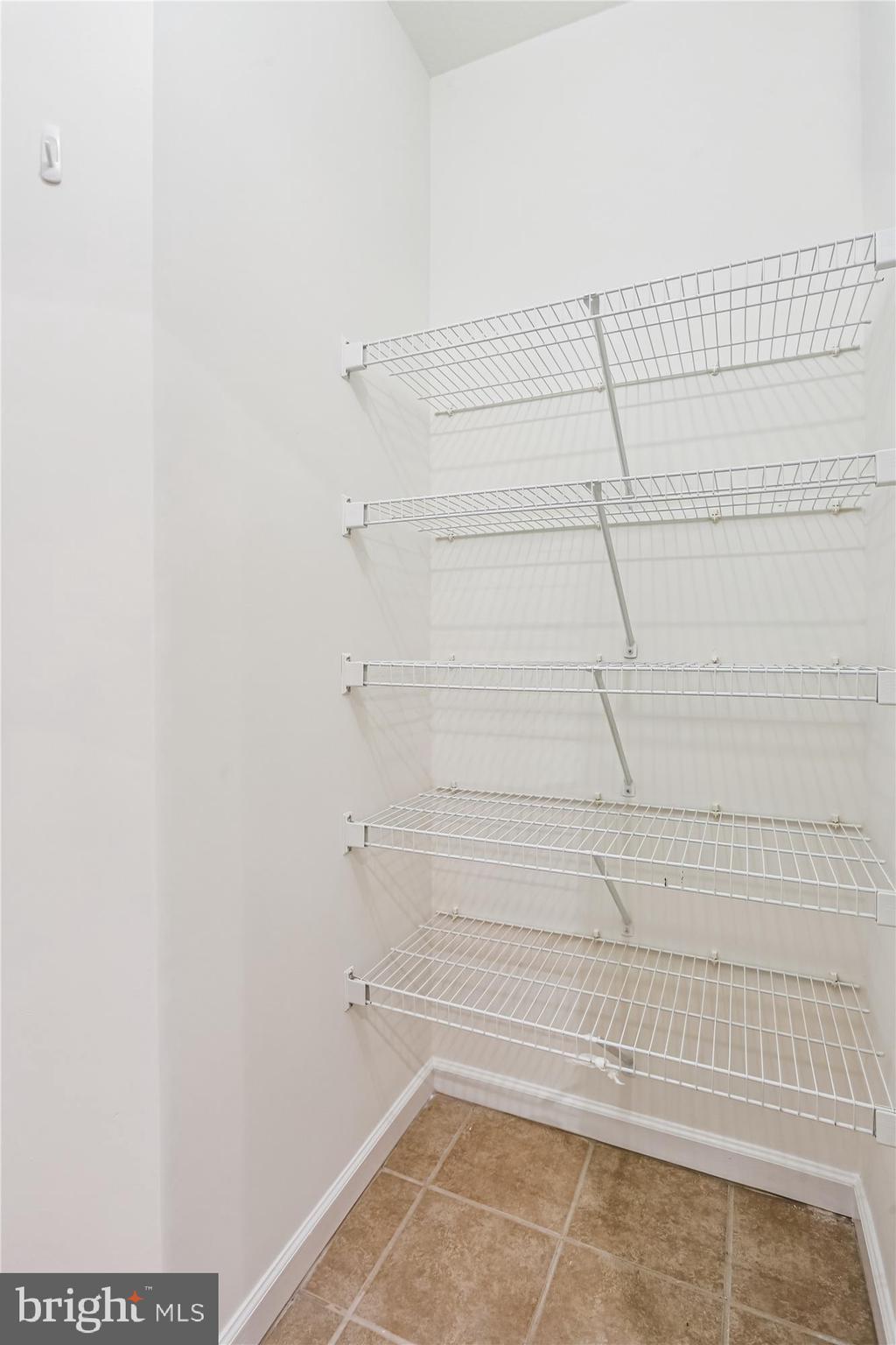 23 Arch Place, Unit 273 Gaithersburg, MD 20878 - Photo 20 of 103 Pantry