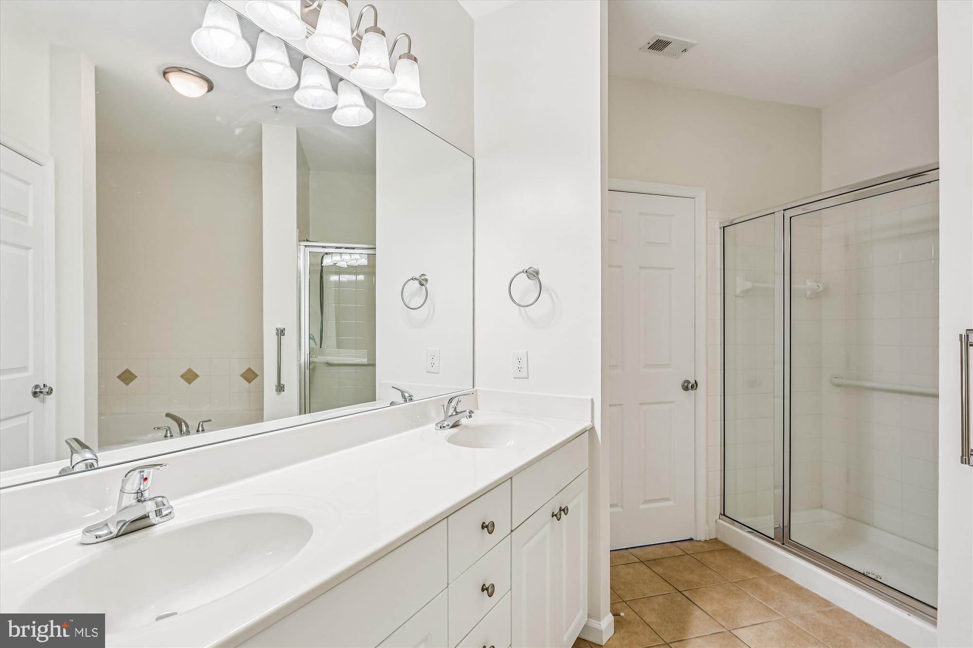 23 Arch Place, Unit 273 Gaithersburg, MD 20878 - Photo 29 of 103 Primary Bath