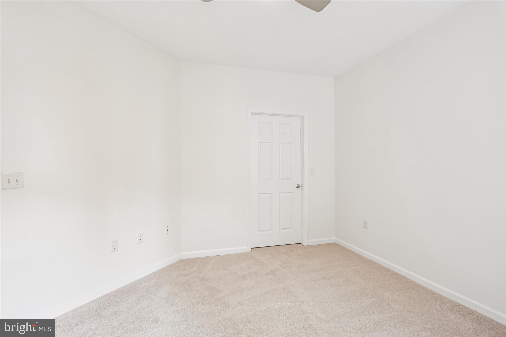 23 Arch Place, Unit 273 Gaithersburg, MD 20878 - Photo 33 of 103 a view of an empty room
