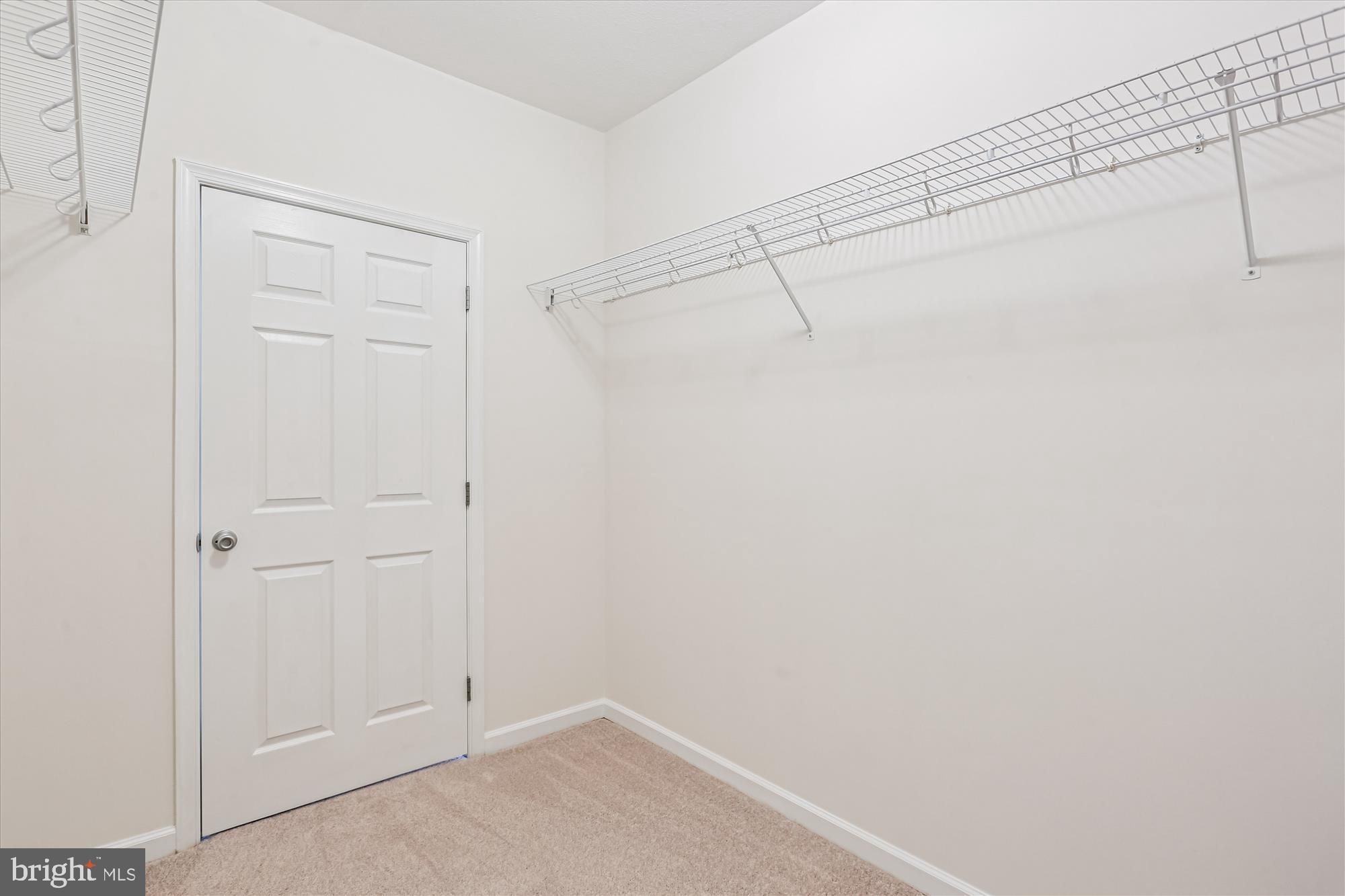 23 Arch Place, Unit 273 Gaithersburg, MD 20878 - Photo 36 of 103 Walk In Closet