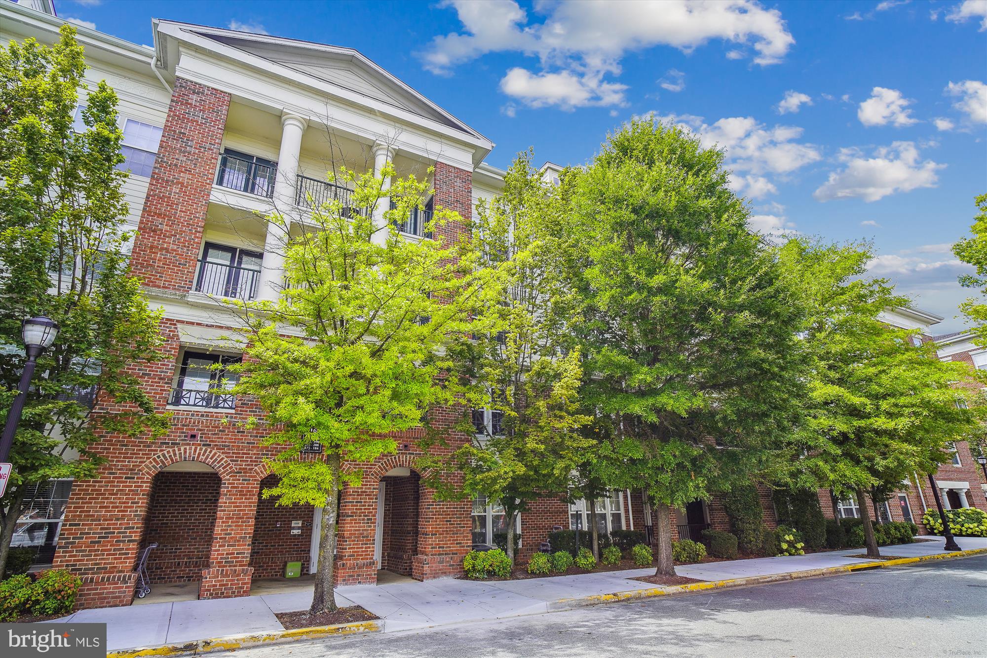 23 Arch Place, Unit 273 Gaithersburg, MD 20878 - Photo 47 of 103 a front view of a building