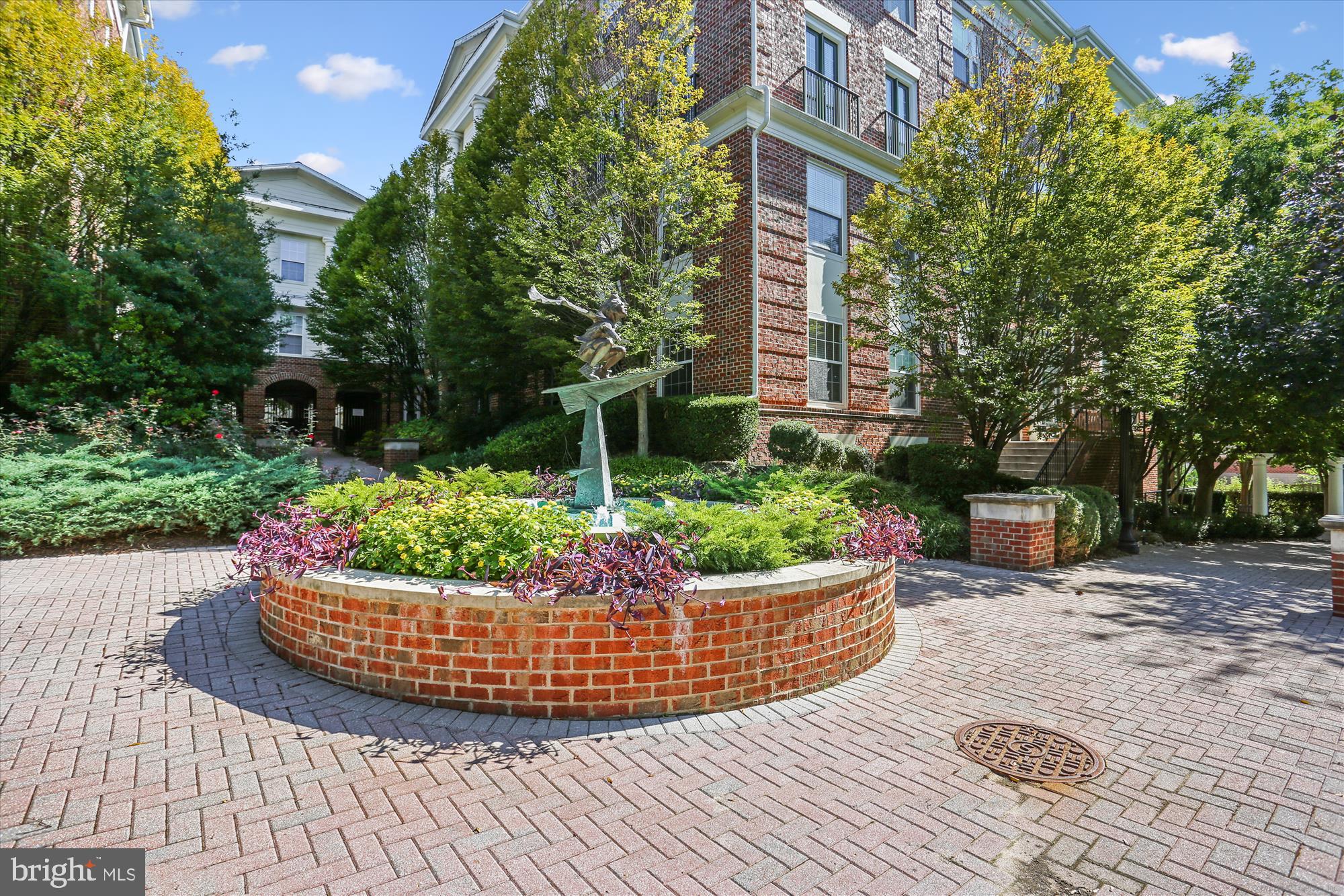 23 Arch Place, Unit 273 Gaithersburg, MD 20878 - Photo 55 of 103 The Colonnade Fountain