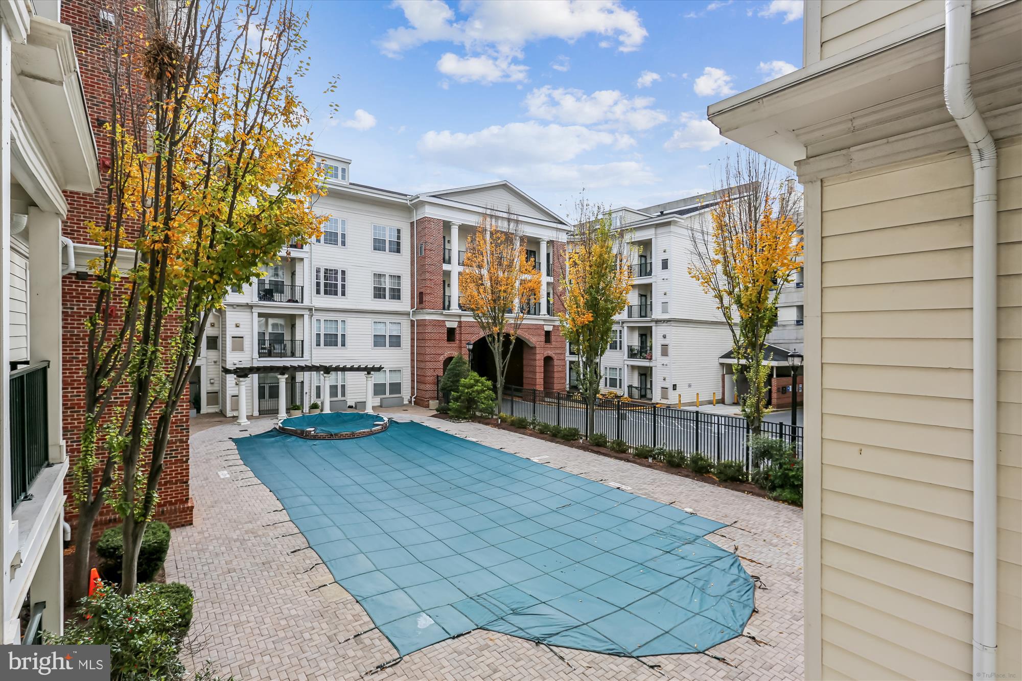 23 Arch Place, Unit 273 Gaithersburg, MD 20878 - Photo 60 of 103 The Colonade Pool