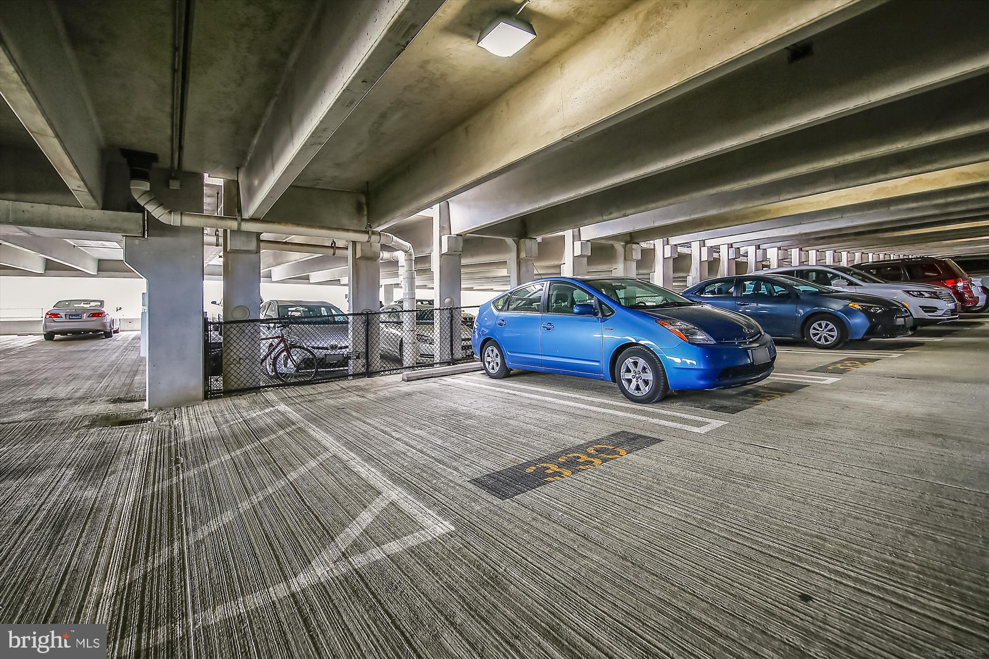 23 Arch Place, Unit 273 Gaithersburg, MD 20878 - Photo 74 of 103 a car parked on the side of a building