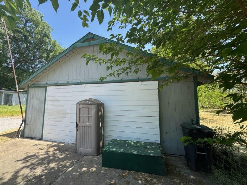 24294 Dersch Road Shingletown, CA 96088 - Photo 35 of 37 24294 Dersch garage