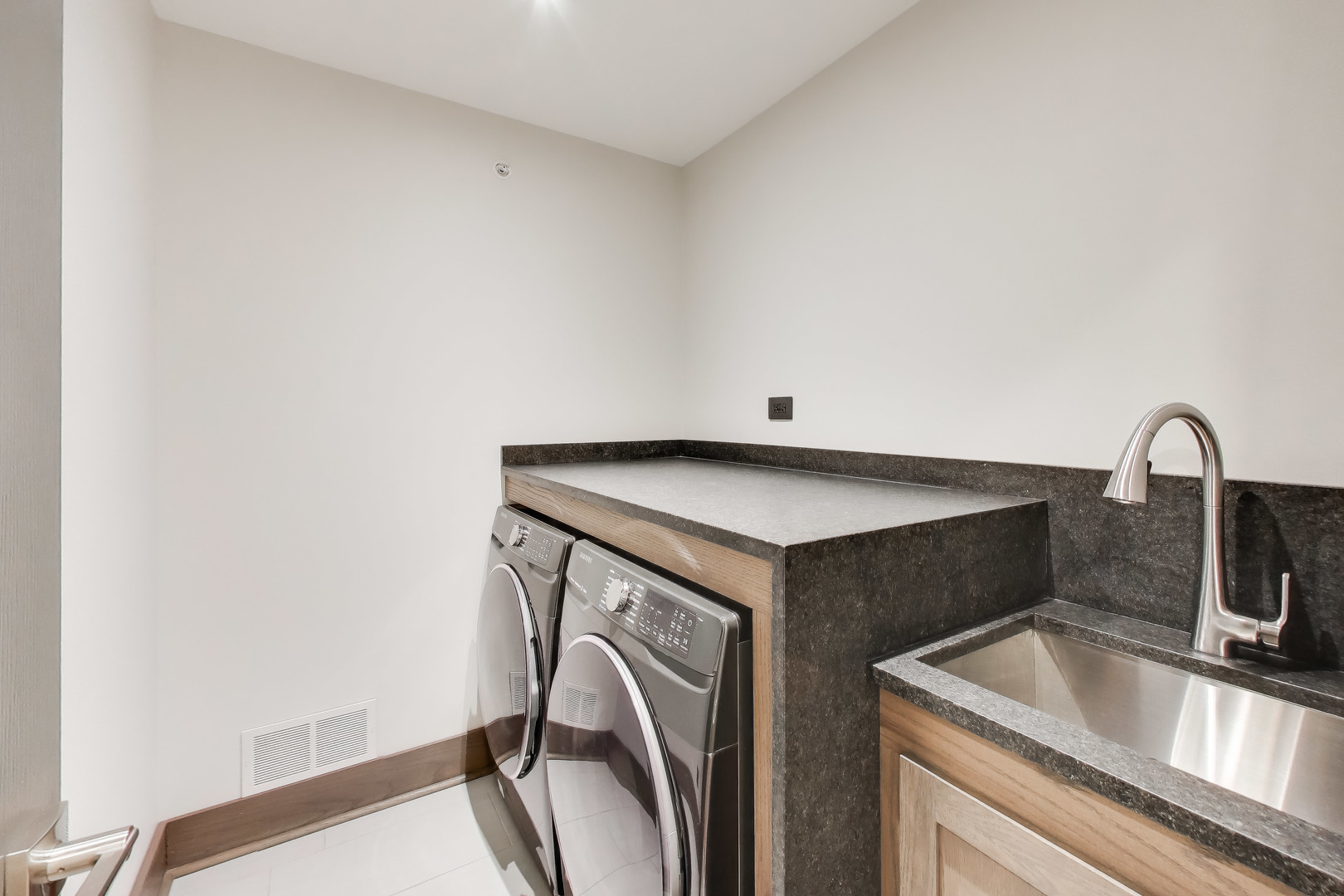 313 South NW Highway, Unit 2 Park Ridge, IL 60068 - Photo 34 of 35 Gallery Image 34
