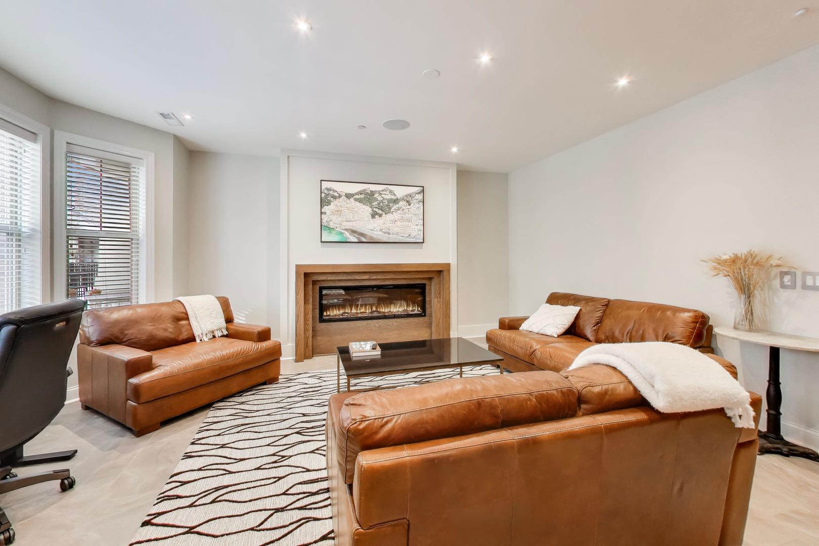 313 South NW Highway, Unit 2 Park Ridge, IL 60068 - Photo 4 of 35 Gallery Image 4