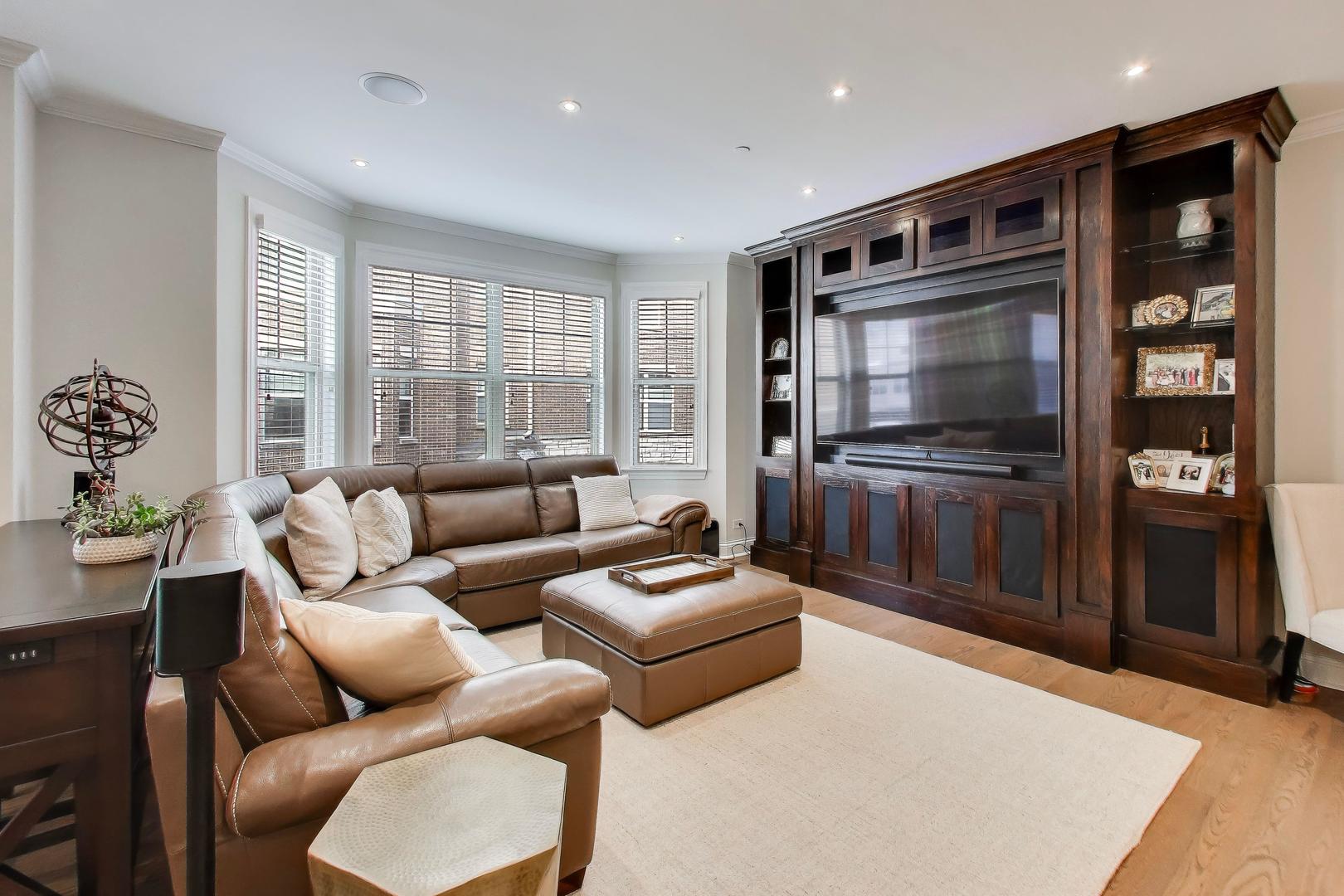 313 South NW Highway, Unit 2 Park Ridge, IL 60068 - Photo 8 of 35 Gallery Image 8