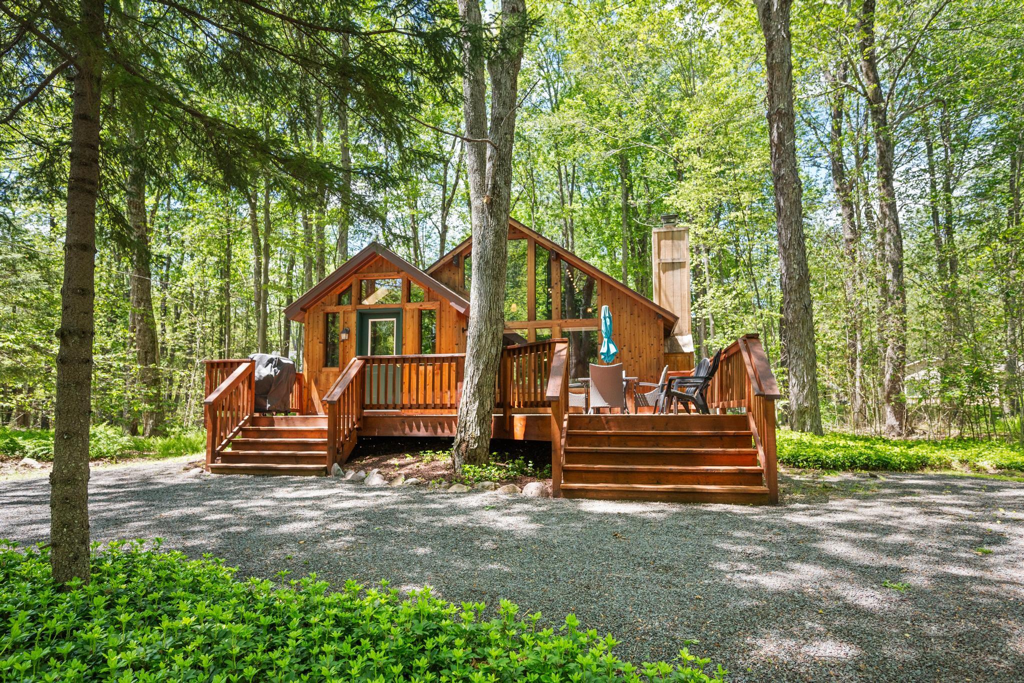 2107 Oak Road Pocono Pines, PA 18350 - Photo 2 of 41 DSC_2340