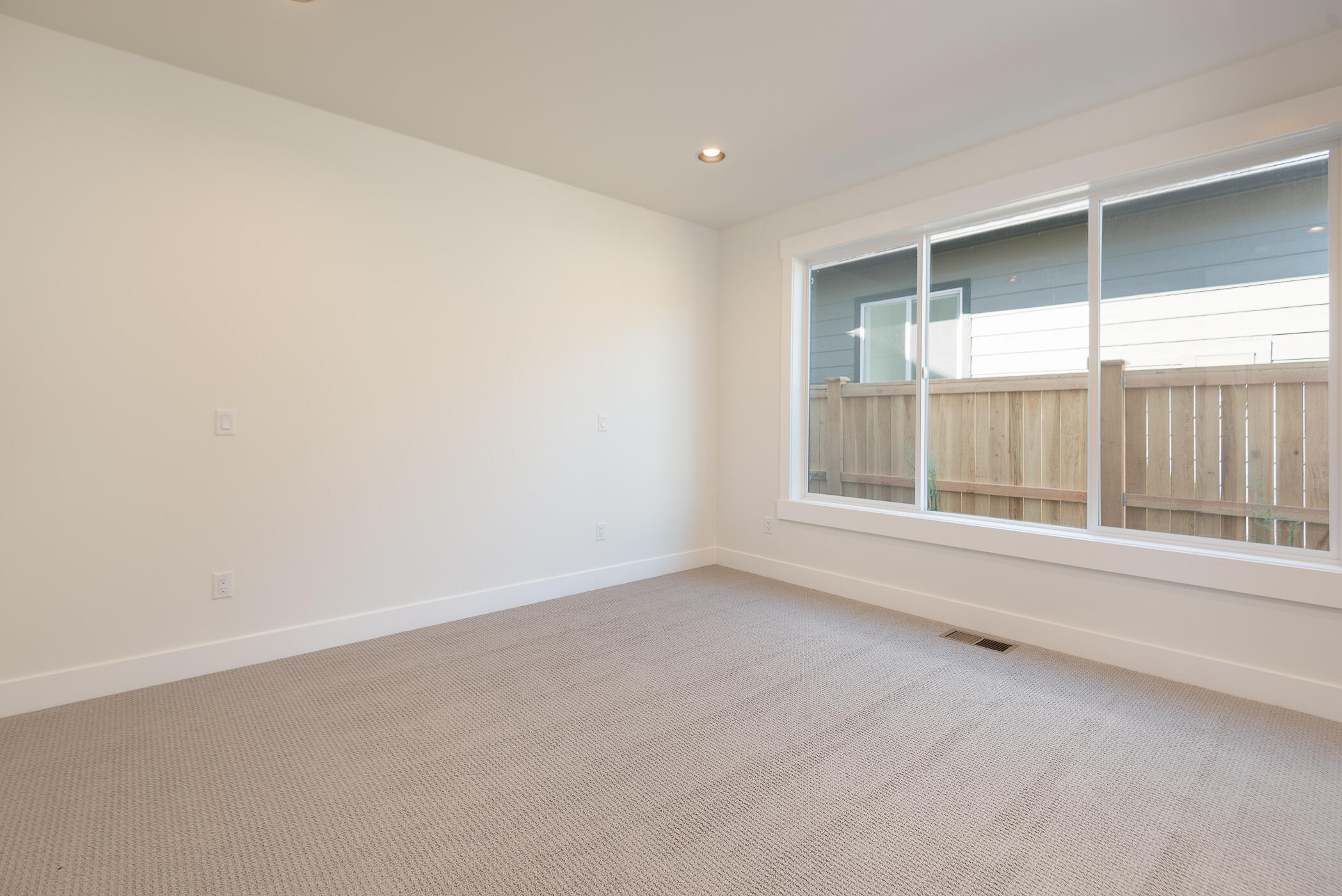 20474 Murphy Road Bend, OR 97702 - Photo 15 of 33 Primary Suite