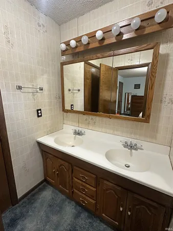 $327,000 | 1570 East 300 South, Washington, IN 47501