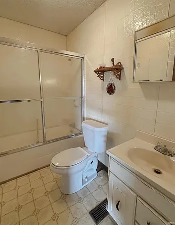 $327,000 | 1570 East 300 South, Washington, IN 47501