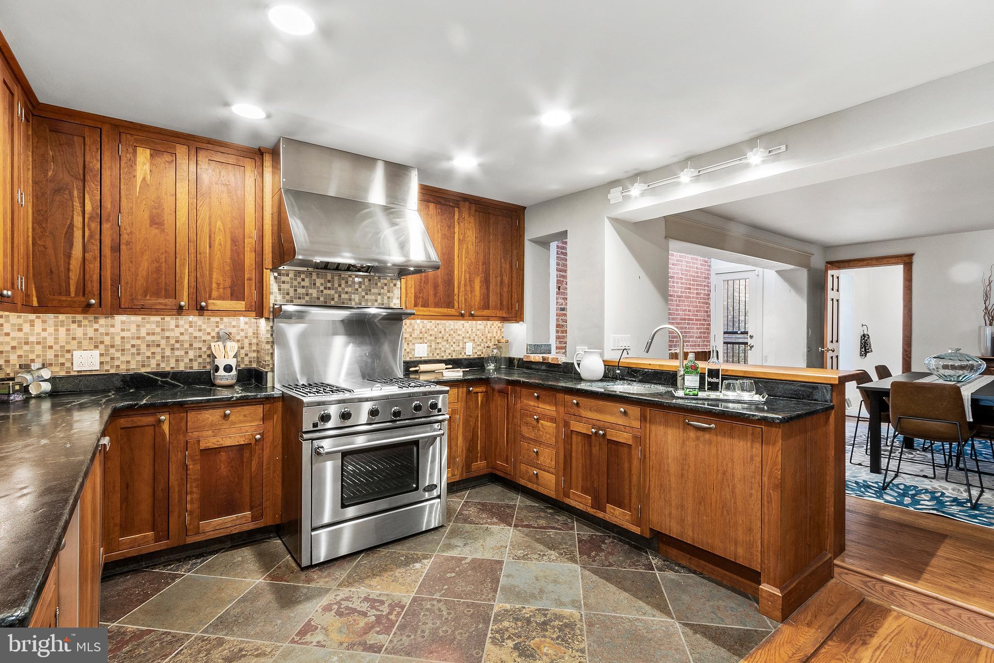 334 South 19th Street Philadelphia, PA 19103 - Photo 5 of 30