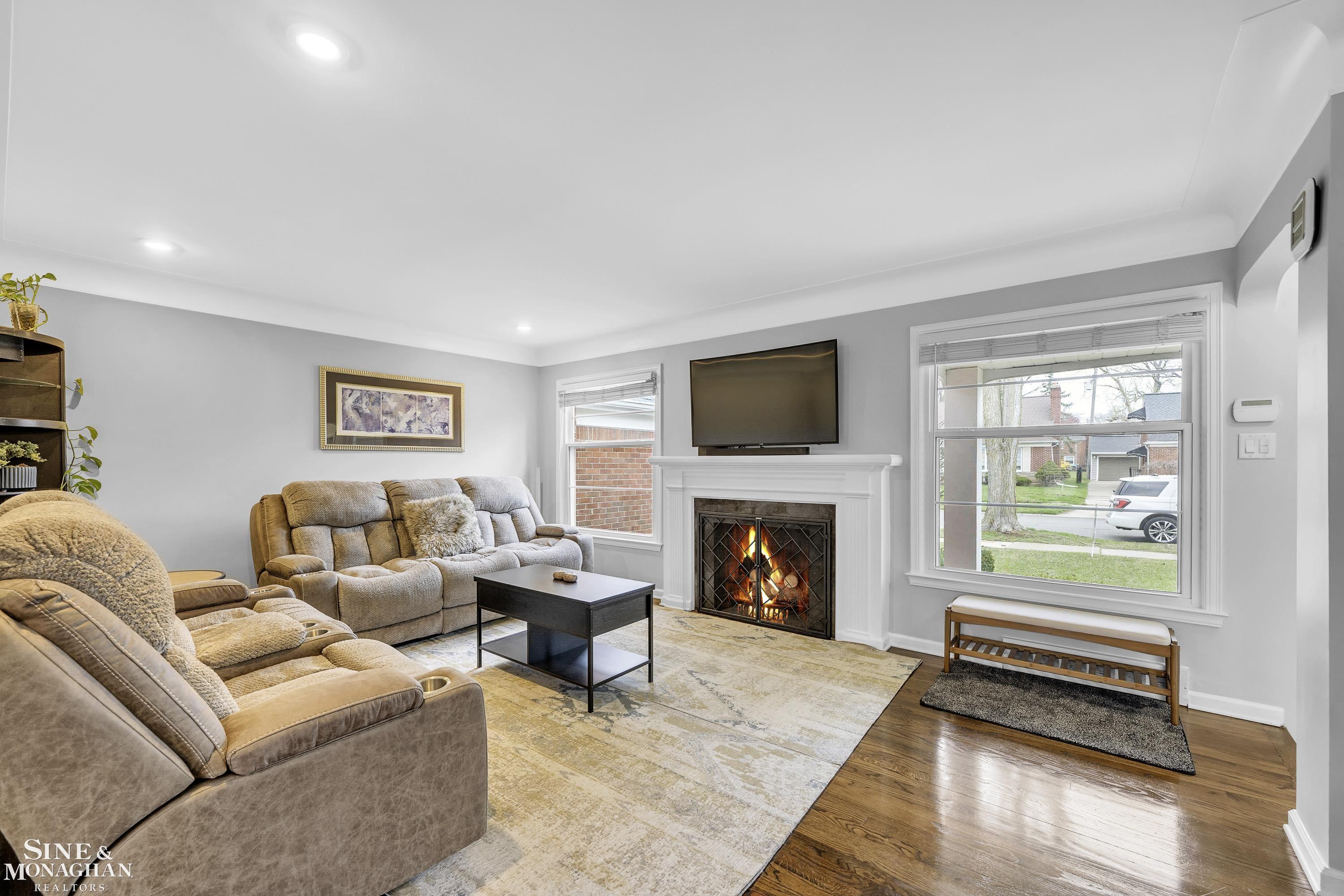 1201 Fairholme Road Grosse Pointe, MI 48236 - Photo 8 of 42 50171792-a9a3d9ed-b55a-4dcd-9ee8-cae768e99a21.JPG