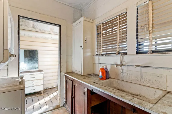 $99,900 | 987 7th Avenue, Graceville, FL 32440