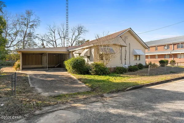 $99,900 | 987 7th Avenue, Graceville, FL 32440