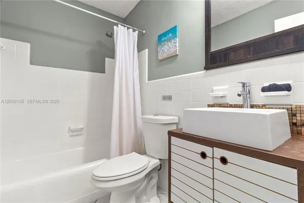 $5,900 | 3024 Northeast 2nd Terrace, Wilton Manors, FL 33334